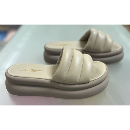 Босоножки бежевые кожаные Дани