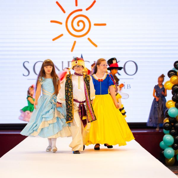 Наші маленькі СОНЕЧКІ☀️ На подіуму UKRAINIAN KID'S FASHION WEEK в Яскрава казкових костюмах від Українського бренду «СОНЕЧКО»